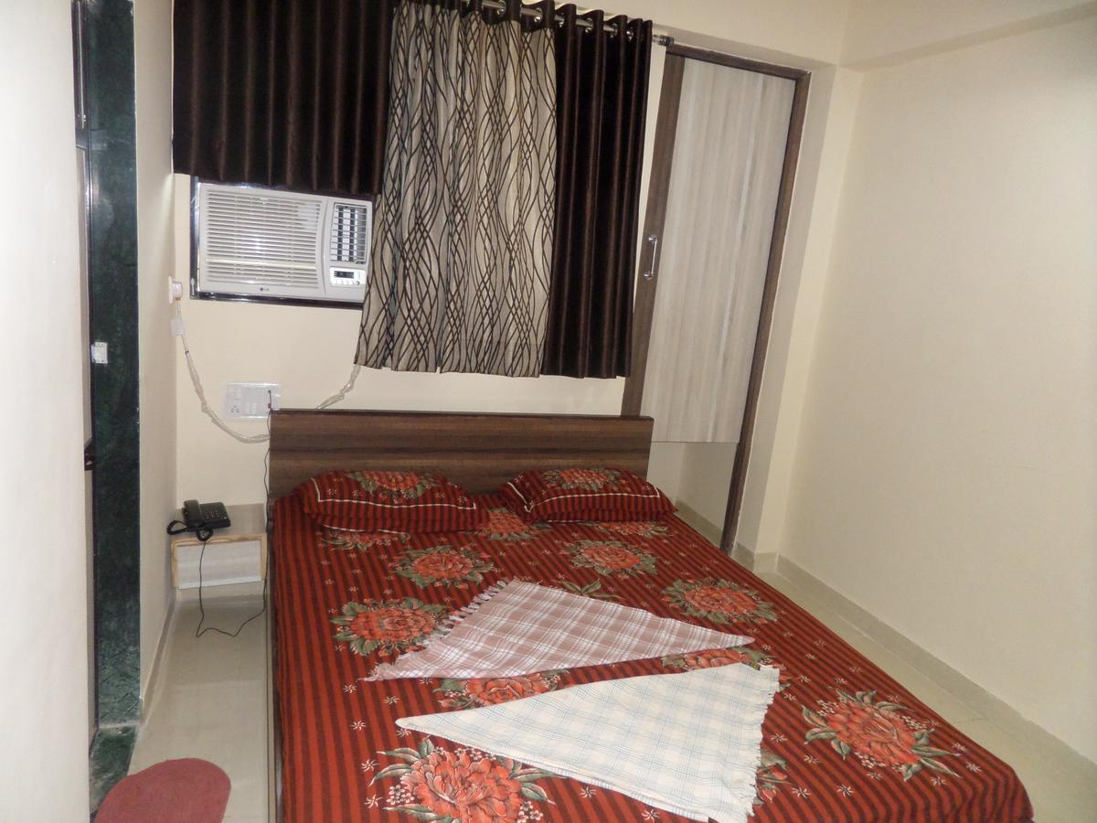 Hotel Riya-Raj Lodging Titwala Room photo