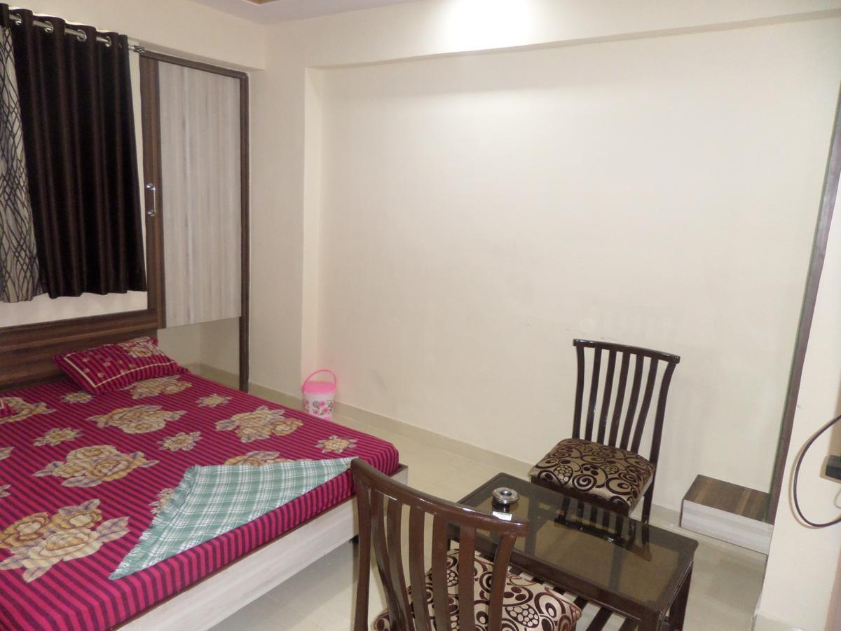 Hotel Riya-Raj Lodging Titwala Room photo